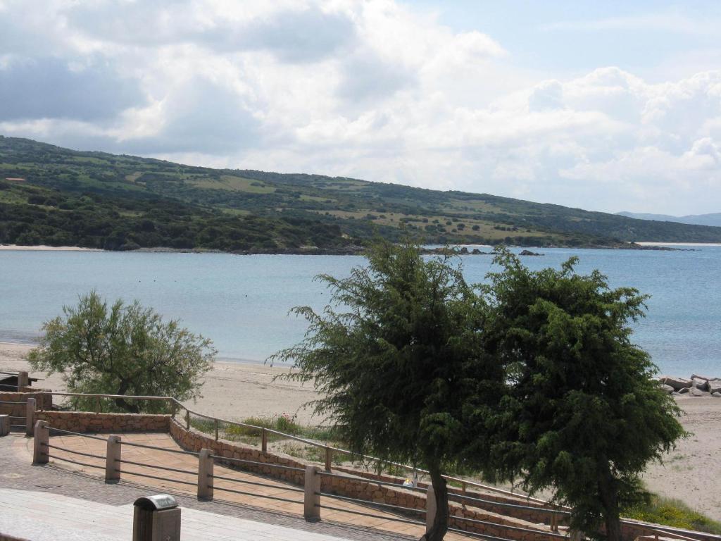 Borgo Spiaggia Vista Mare Isola Rossa Zewnętrze zdjęcie